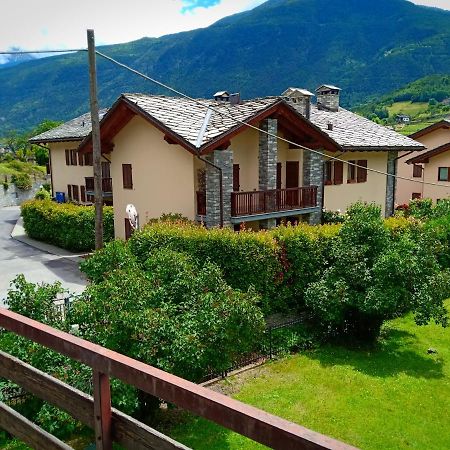 Appartamento Ai Piedi Del Gran Paradiso Saint-Pierre Bagian luar foto